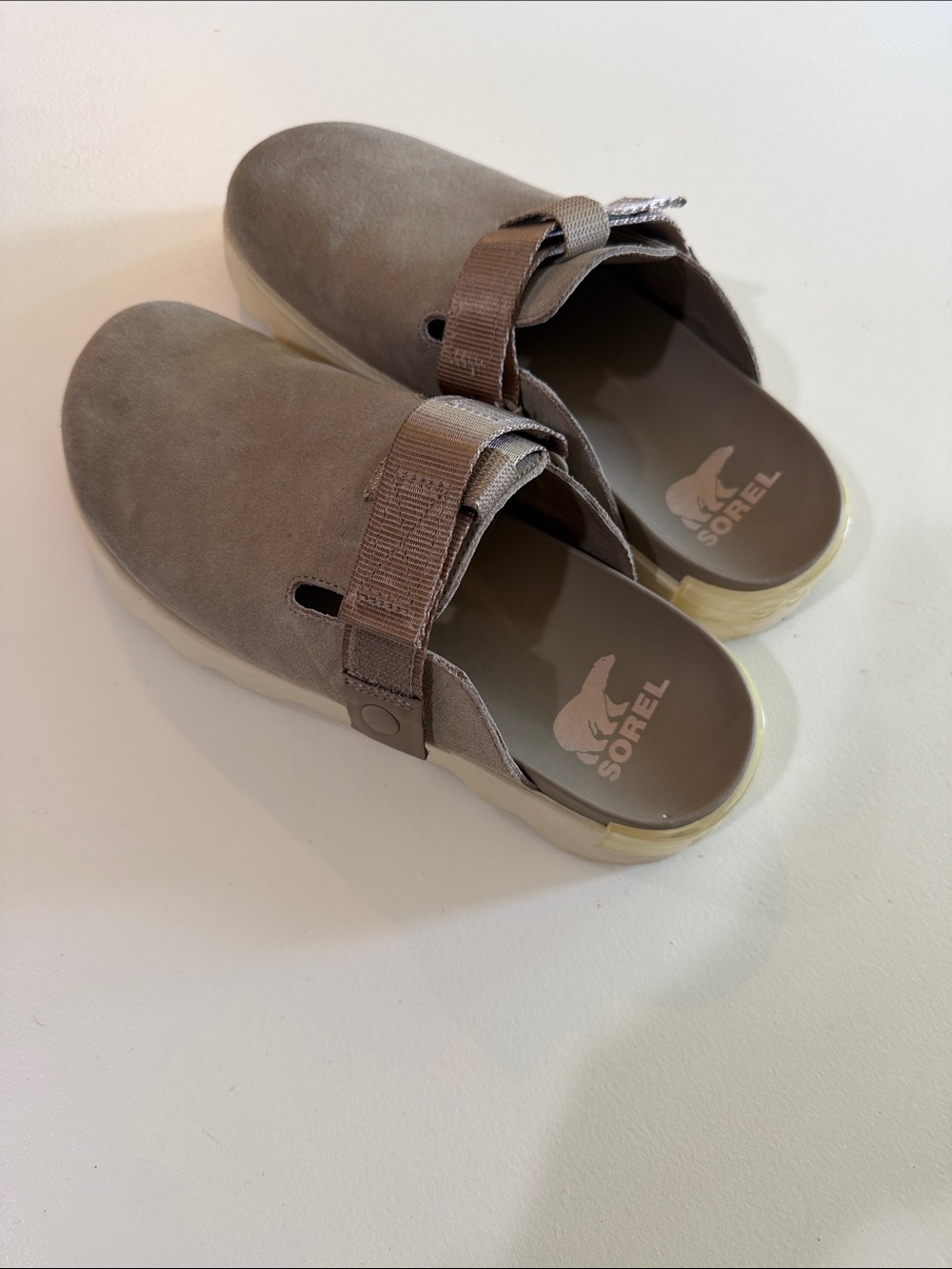 Sorel Vibe Taupe Suede Adjustable Strap Slip On Clog Sz 8.5.  Bag4